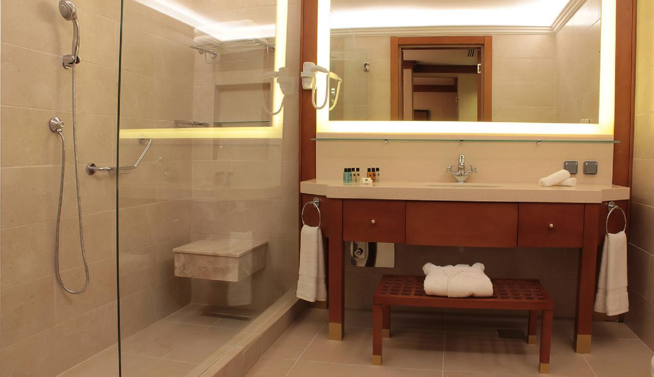 Thousand Nights Hotel Amman Exterior photo A bathroom in a hotel