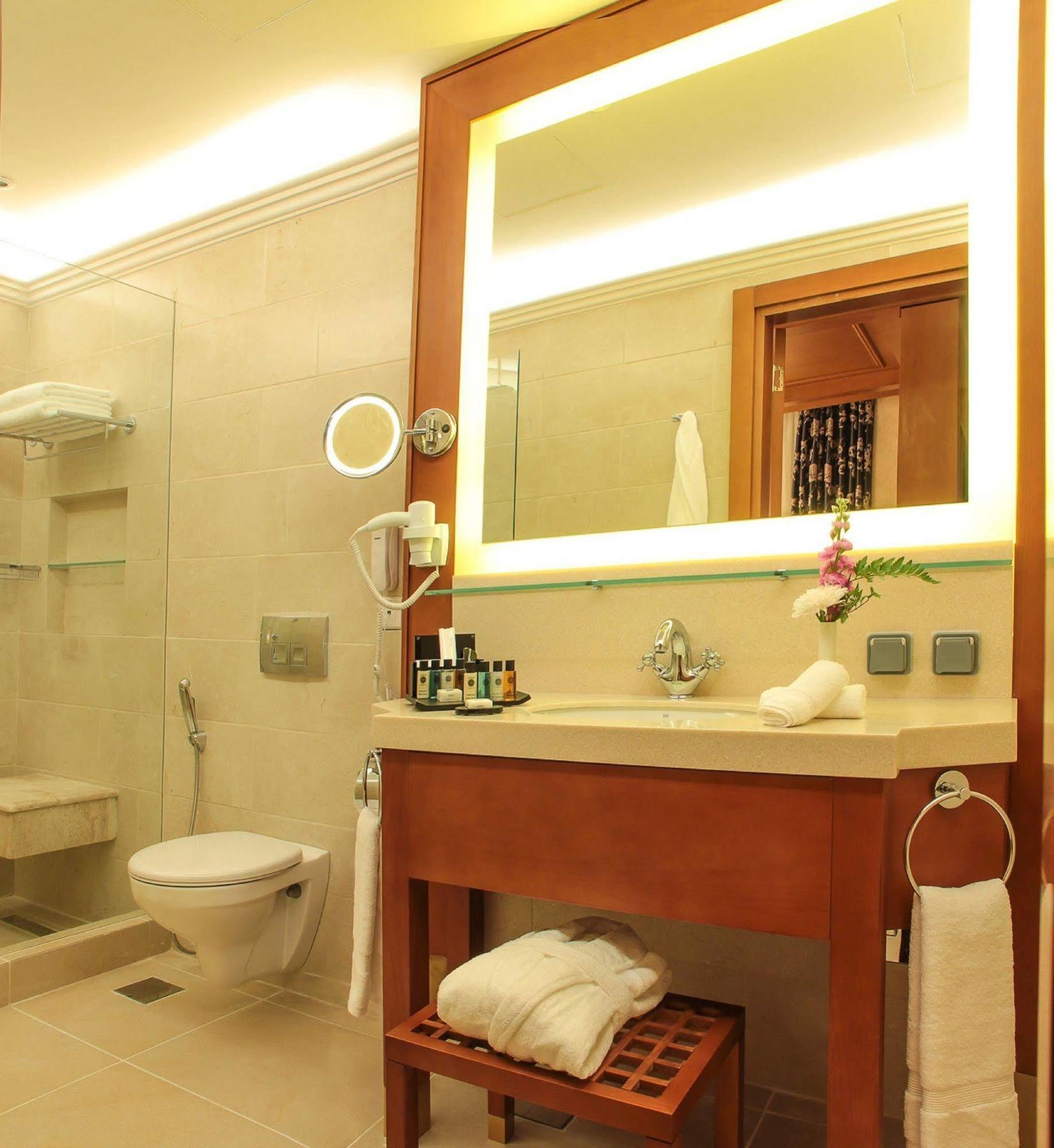 Thousand Nights Hotel Amman Exterior photo Bathroom